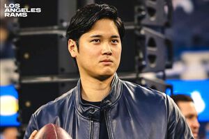 '23年12月にロサンゼルスでアメフトを観戦した大谷（ラムズ公式インスタグラムより）