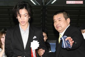 代表理事として批評家大賞を仕切っていた西田。権威あるトロフィーは彼によって汚された