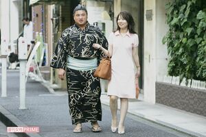 2007年、「週刊女性」がとらえていた結婚発表前の中村親方（当時の嘉風）と愛さん