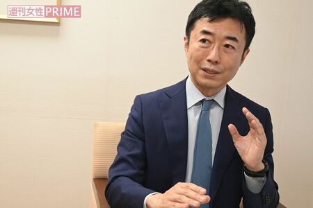 インタビューを受ける西脇亨輔氏