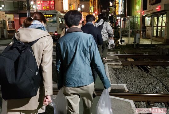 稲葉さんらは行くあてのなくなった人やホームレスなどを心配し、夜回り活動も実施している