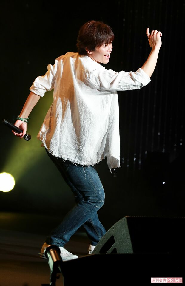 アンコールで歌うのはもちろんデビュー曲『離さない 離さない』。最後の決めポーズも最高です！