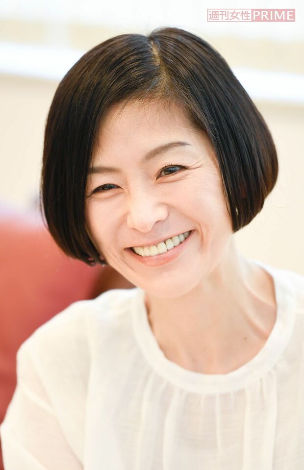 笑顔を見せる加藤貴子　撮影／山田智絵　