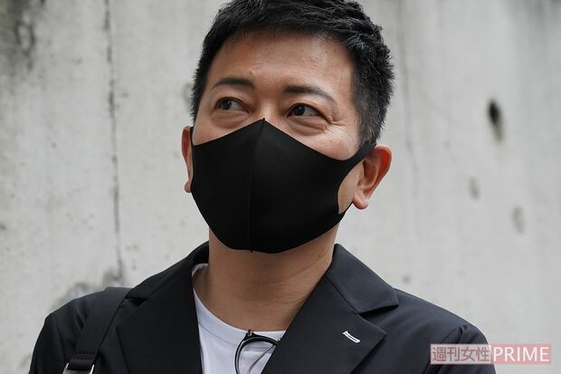 直撃取材を受ける宮迫博之（'20年7月）