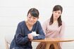 親として絶対NGなのは、ほかの家の子どもと比べること。「自分には自分なりの幸せがあるのに」と、娘は否定されたように感じ、傷ついてしまう(写真はイメージです)