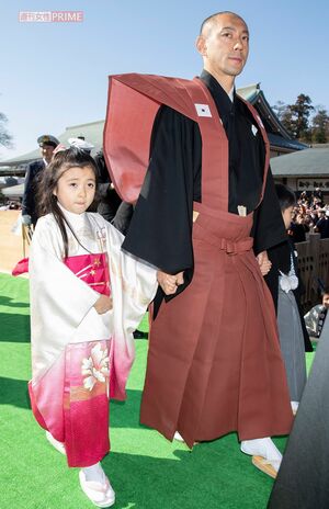 2019年2月、海老蔵と「成田山節分会」に出席した“市川ぼたん”こと麗禾と勸玄