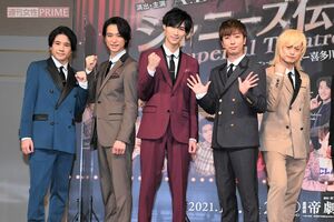 『A.B.C-Z』の5人。右から塚田僚一、河合郁人、橋本良亮、戸塚祥太、五関晃一