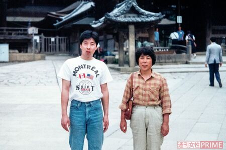 発病後、時間を見つけて息子の賢一さんを旅行に連れ出していた