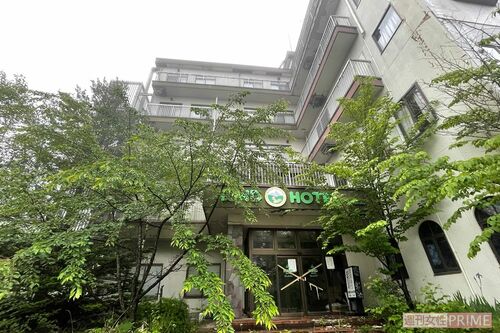 ホテルも廃墟に