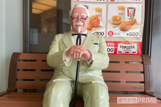 KFCの前のカーネル•サンダース
