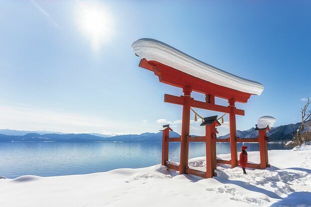 龍神伝説のたつこ姫を祀る、美のご利益でも知られる小さな社