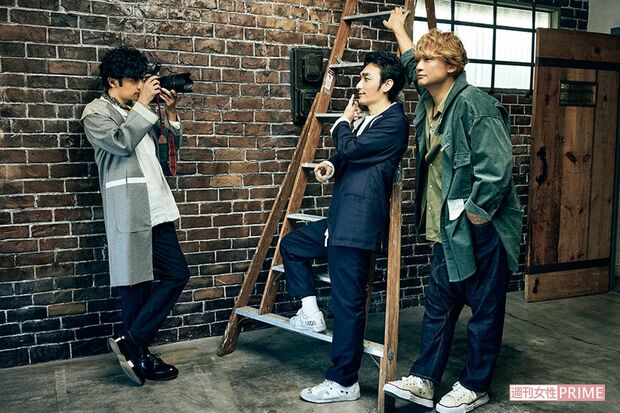 芸術の秋ということで、3人でカメラマンにレッツ・トライ！　撮影／廣瀬靖士