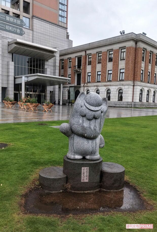 群馬県庁前　撮影／小林美穂子