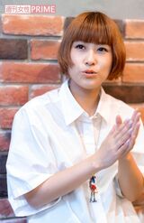 仕事や結婚観について語るIMALU