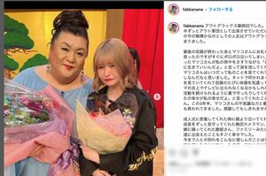 マツコデラックスとの一枚。アウトデラックス最後の収録で涙を流す戦慄かなの(本人YouTubeより)