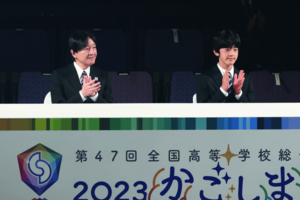 秋篠宮さま(57)悠仁さま(16)父子水入らずの“鹿児島公務”（撮影／JMPA）