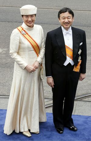 '13年4月、マキシマ妃からの電話をきっかけに、アレクサンダー国王の即位式にご参列された両陛下(写真/共同通信社)