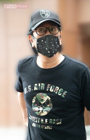 取材に応じる川崎麻世(2021年)