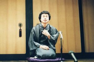 4代目・紫紺亭志い朝と名乗っていた落研時代。5代目は立川志の輔、6代目は渡辺正行が継いだ