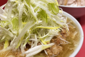 「現段階で'24年に食べた二郎で一番美味しかった」という3月21日の『ラーメン二郎桜台駅前店』。ちなみにメニューは『小ラーメン+生たまご+ネギ×2』、コールは『アブラ』（直系二郎大好きマン氏撮影）