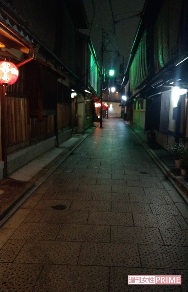 犯行が行われた祇園町南側周辺の路地は、薄暗い場所も多くて……