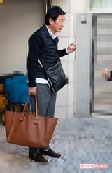 理汰郎くんの小学校受験合格について、自宅前で直撃取材に応える石田純一（2018年11月）