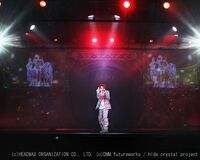 夢か幻か――ホログラフィック公演でX JAPANのhideが熱唱!