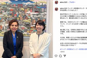 フィジーの臨時代理大使の訪問後、ラブホテルに向かった群馬県前橋市の小川晶市長（本人のインスタグラムより）