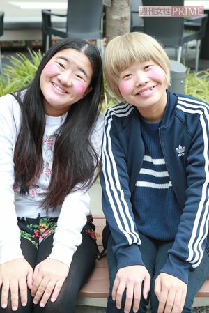 左・よしこ、右・まひる　撮影／森田晃博