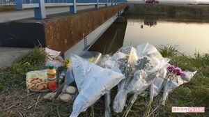 亡くなったリンちゃんの遺体が発見された現場には花やお菓子などが供えられていた。釣りに来た男性が遺体を発見した