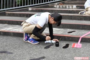 毎日の地道な修復作業により、野外美術館が成り立っている　撮影／渡邉智裕