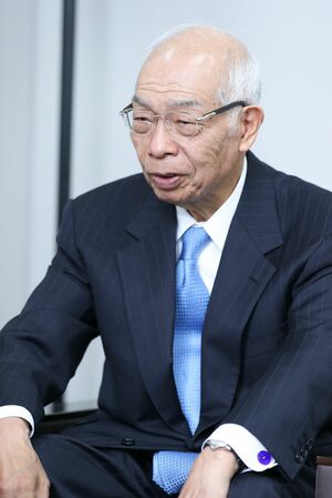 東大時代は空手部に所属。年齢を感じさせない体形は、今も行っている腕立て伏せ150回、腹筋500回、背筋100回、スクワット100回、ストレッチの賜物。毎朝計１時間ほど汗を流す　撮影／森田晃博