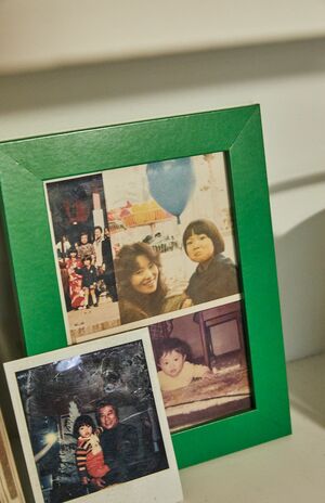 若き日の父と母との家族写真（寺澤太郎（大和書房『栗原家のごはん』）より転載）