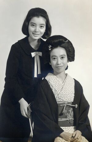 モデルとして活躍していたころ母とのツーショット（'65年）