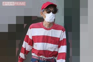 6月上旬、現在の自宅マンションから外出する楳図かずお