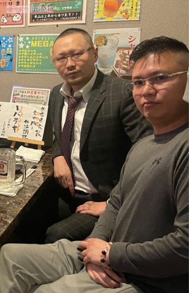 殺害された山中健司氏（左）と佐々木文俊被告（右）。常連店の従業員も「仲良く飲んでいた」と証言