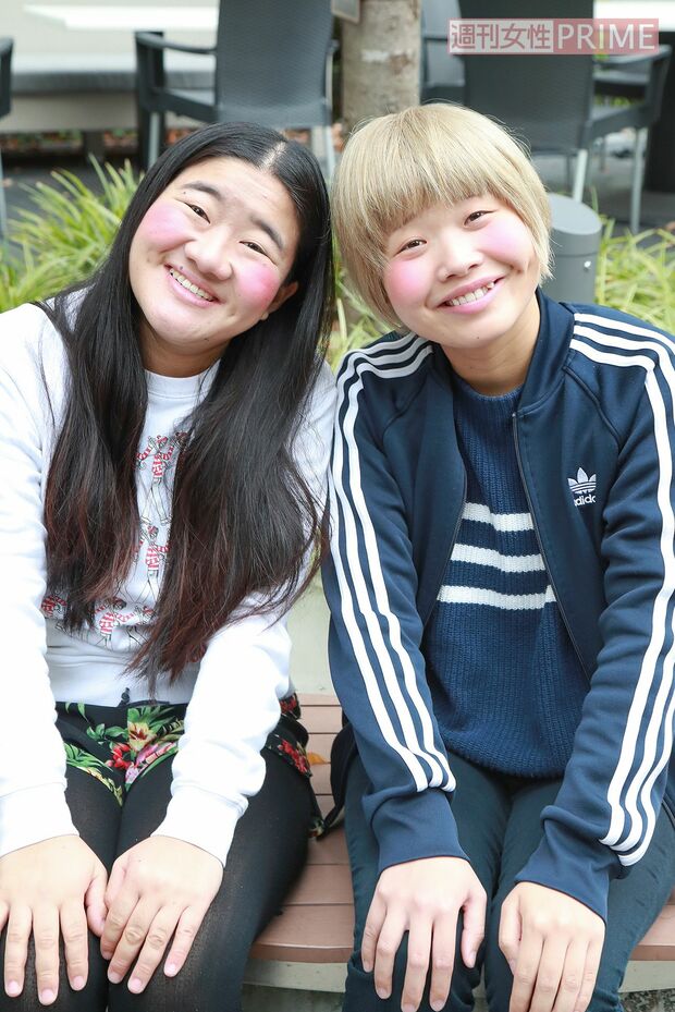 左・よしこ、右・まひる　撮影／森田晃博