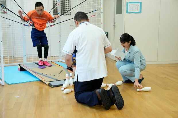 　8月21日、医療福祉センター「ふくしあ」を訪問された愛子さま。子どもたちを見守られて