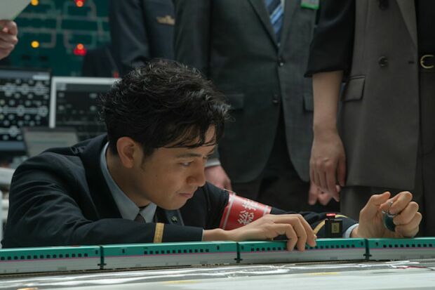 Netflix『新幹線大爆破』の1シーン(公式サイトより)