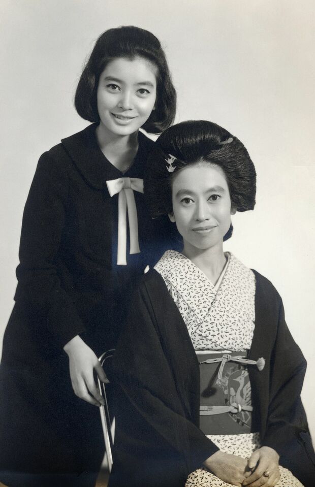 モデルとして活躍していたころ母とのツーショット（'65年）