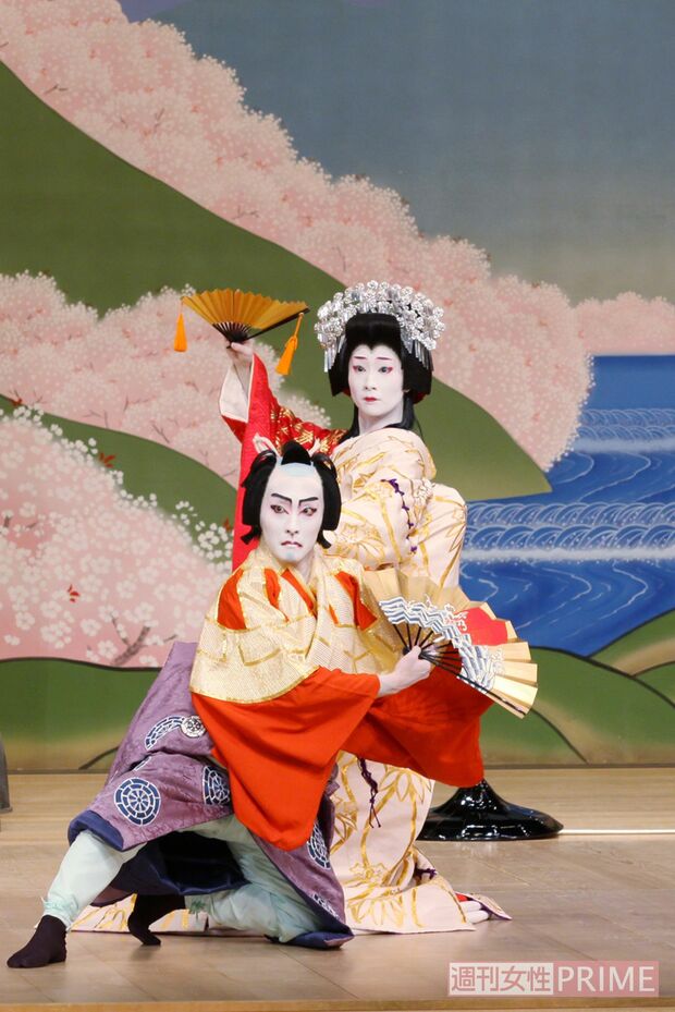 襲名披露公演で『道行初音旅』を兄妹で踊った、初代藤間翔と三代目藤間紫  写真提供／紫派藤間流 藤間事務所