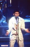 '92年紅白出場の本木雅弘　ネックレスのコンドームが神々しい