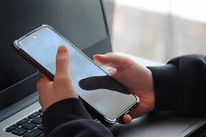 スマホ内も整理すれば金運アップにつながる　※写真はイメージです