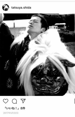 祝い事や祭礼、厄払いなどで使う獅子頭を持った信太容疑者(Instagramより)