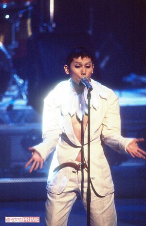 '92年紅白出場の本木雅弘　ネックレスのコンドームが神々しい