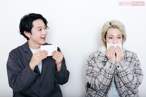 「ミートソースたっぷりのモスバーガー」食べ方1:紙ナプキンを手元に用意 撮影/山田智絵