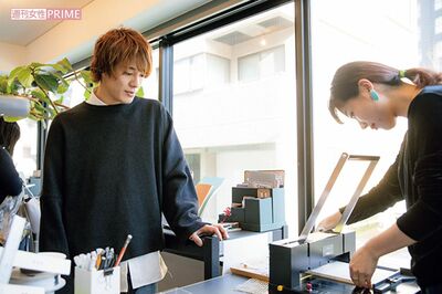 製本されていく過程を見ることができるんです　撮影／矢島泰輔