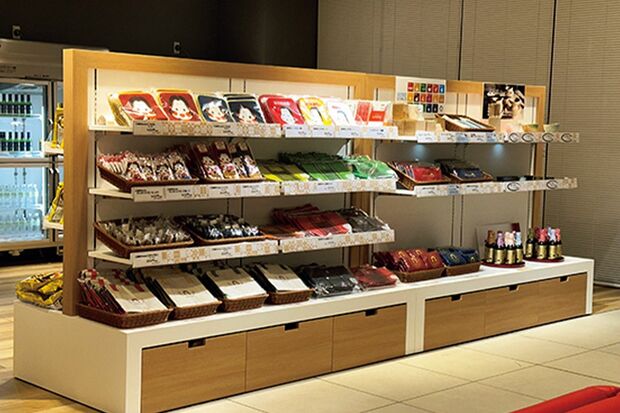 売店にはオリジナルグッズや納豆・豆腐、笠間焼などお土産がいっぱい! 宝探し気分で楽しめる