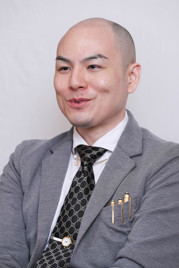 祖母、母と不動産を営む昌俊さん