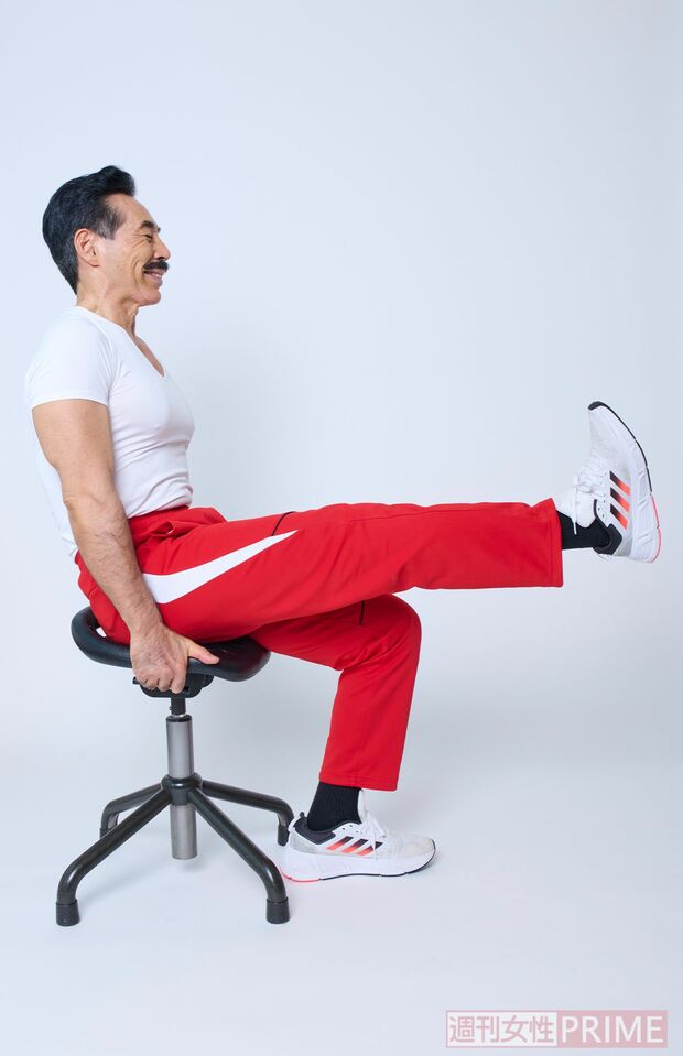 【本山式筋トレ】ももUP＆DOWN　撮影／山田智絵
